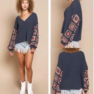 POL  Oversized GrayV-Neck Floral Sleeves Sweater Size Small